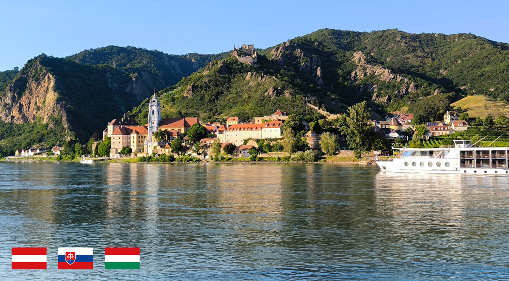 Kolesarska pot ob Donavi in Blatnem jezeru.